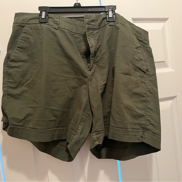 Old Navy olive green shorts, size 18 - Picture 1 of 2